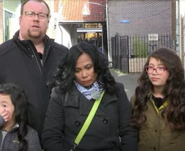 Kijkers uiten kritiek op levensstijl arm gezin in Steenrijk, Straatarm