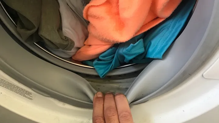 ¿Tu ropa a veces apesta después del lavado? Hay una solución simple, pero nadie parece saberla