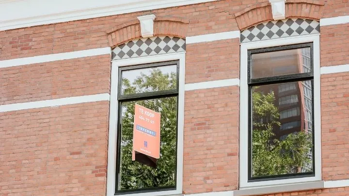 Ondanks de coronacrisis blijven prijzen koophuizen flink stijgen