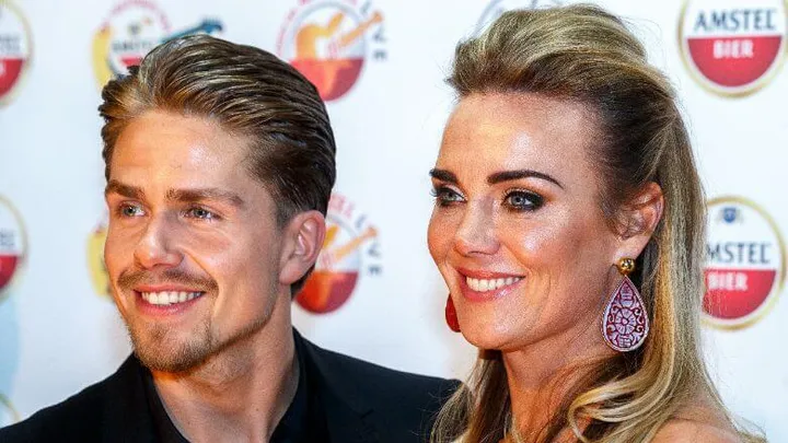 Is het sprookje over? 'André Hazes en Monique uit elkaar'