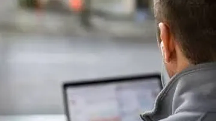 Truck driver gets sweet revenge against the wealthy woman who blocked him on the road