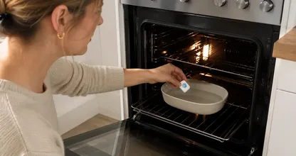 He aquí por qué todo el mundo está usando pastillas para el lavavajillas en el horno últimamente; los resultados hablan por sí solos