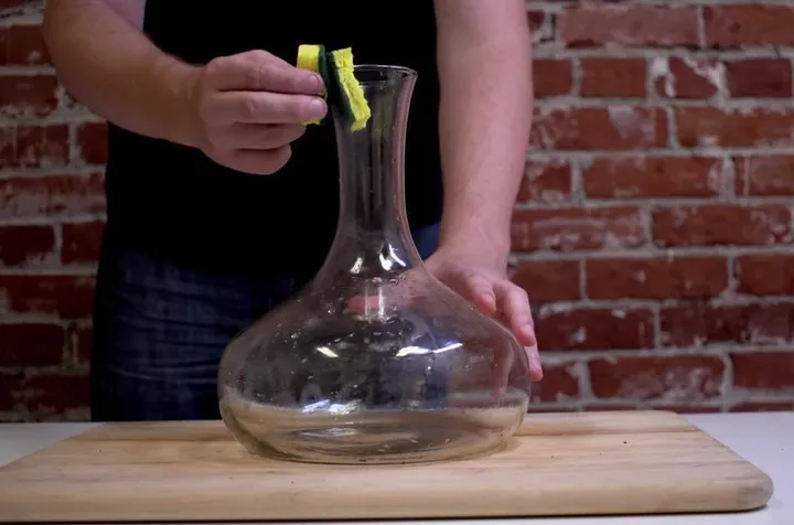 Glazen schoonmaken met magneten 7
