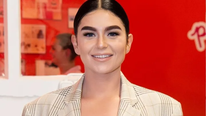 Roxeanne en Rachel Hazes herdenken André Hazes op zijn sterfdag