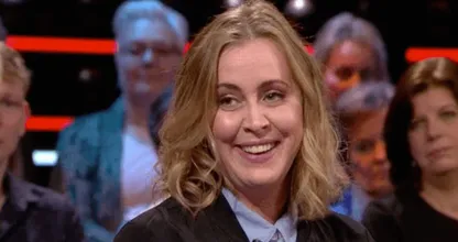 Fans in de war: heeft Anouk nu wel of niet haar nek laten vol tatoeëren?
