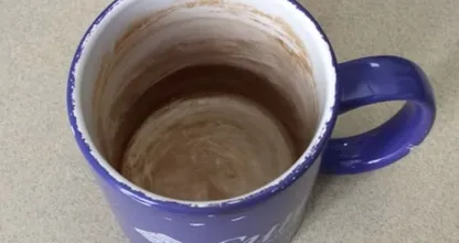 Removing coffee stains from mugs is the easiest thing in the world if you use THIS trick!
