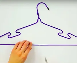 This is why you should hang a clothes hanger in your kitchen