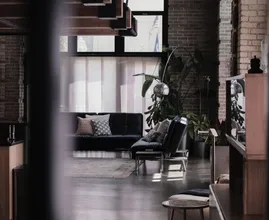 Bizar: vrouw vindt verborgen appartement achter haar badkamerspiegel