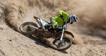 Jongetje (2) overlijdt na ongeluk op motorcrossbaan in Marum