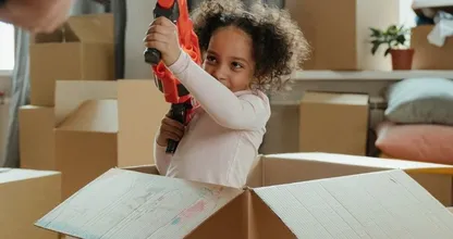 Creatief! Deze moeder maakt speelgoed van karton voor haar kind