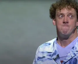 Kind van de melkboer? Zoontje Jochem Myjer lijkt op andere cabaretier