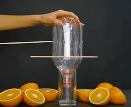 Want to make orange juice but don't have a juicer? This is how you easily make one yourself!