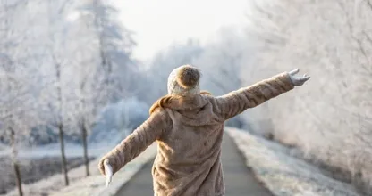Om deze 6 redenen is wandelen in de winter extra goed voor je