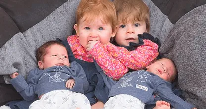 Moeder bevalt binnen 11 maanden twee keer van een tweeling!