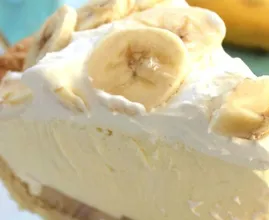 Diese cremige, sanfte Bananentorte ist SO lecker und in wenigen Augenblicken schon fertig!
