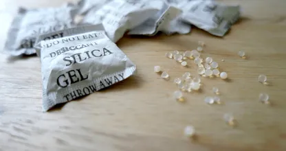 Gel di silice: Scopri l'utilità sorprendente di queste bustine bianche
