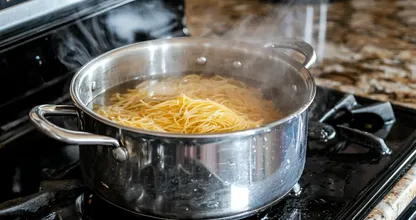 Por qué nunca se debe tirar el agua cuando se hierve la pasta