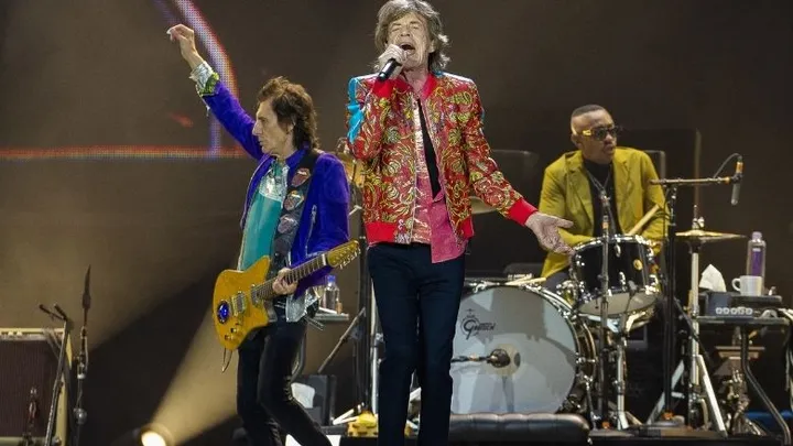 Mick Jagger tijdens concert in ArenA: 'Blij dat jullie niet bij Frans Bauer zijn'