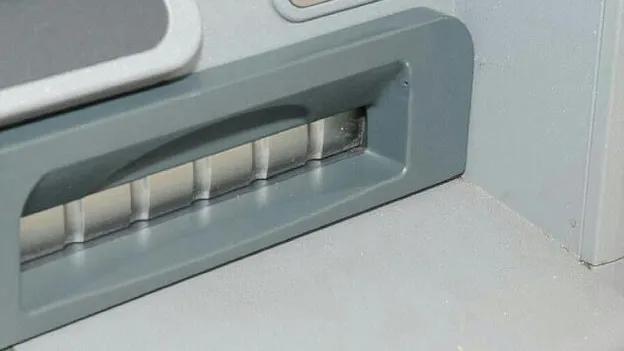 Zie jij de camera op deze foto? Criminelen hebben een nieuwe manier om je pincode te ontfutselen!
