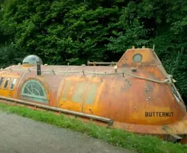 22-jährige Frau konnte sich die Miete nicht leisten – also zog sie in ein altes U-Boo