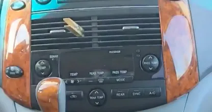Mit diesem einfachen Wäscheklammer-Trick riecht dein Auto immer frisch und angenehm!
