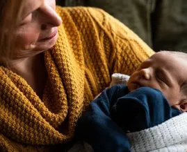 Bijzonder: vrouw bevalt van haar eigen kleindochter