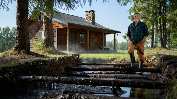 Beavers Surrounds Cabin – What They Build Leaves Owner Speechless