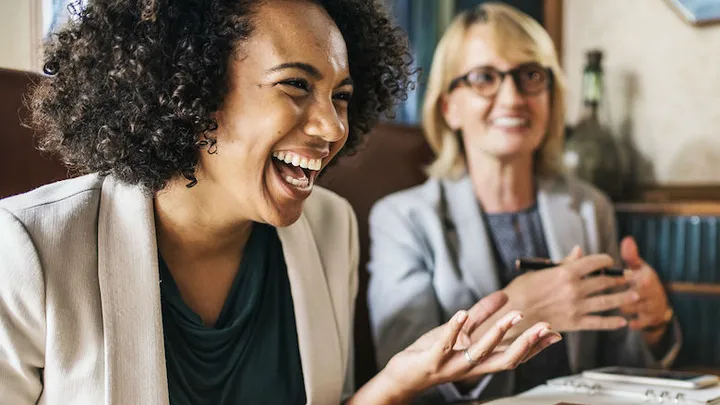 Gooi die lachspieren los: dit gebeurt er met je lichaam als je lacht