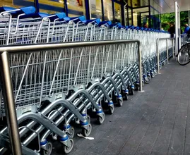 Video: so bekommst du den Einkaufswagen auch ohne Kleingeld! Problem gelöst