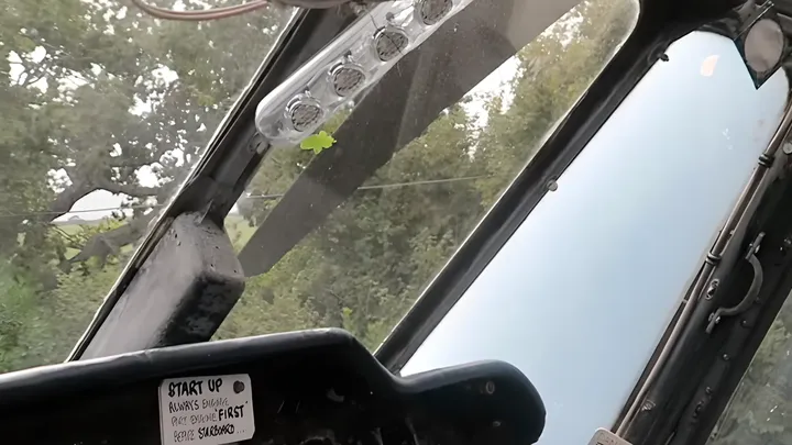 ¡Esta familia vive en un helicóptero! ¡Visita su asombrosa conversión en un hogar aéreo!