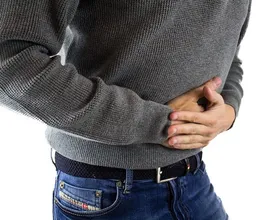 Cet homme avait terriblement mal au ventre : et les médecins ont tardé 18 ans pour en trouver la raison étrange