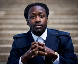 Rapper Akwasi lacht om ophef rondom Veronica Inside