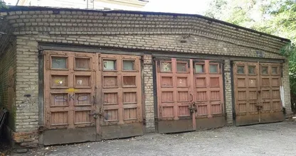 Uncle leaves behind old garage and what the family finds inside is unbelievable