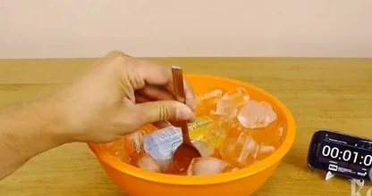 WOW: Mit diesem Trick ist dein zu heißes Getränk innerhalb von 2 (!!!) Minuten abgekühlt!