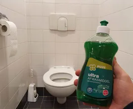 Voici la brillante raison pour laquelle vous devez mettre du détergent dans vos toilettes!