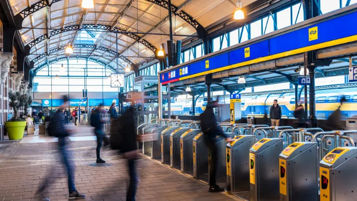 Vanaf vandaag inchecken met bankpas in de trein mogelijk