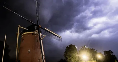 HEFTIG: extreem onweer treft grote delen van Nederland, moet je de spectaculaire foto's zien!