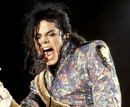 Bizar: deze man lijkt als twee druppels water op Michael Jackson