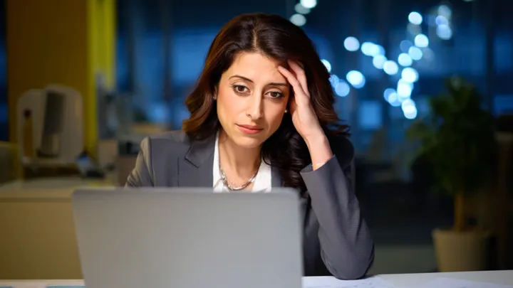 Ik wist dat mijn man me bedroog en ik ontmoette zijn minnares. In plaats van boos te worden, deed ik dit..