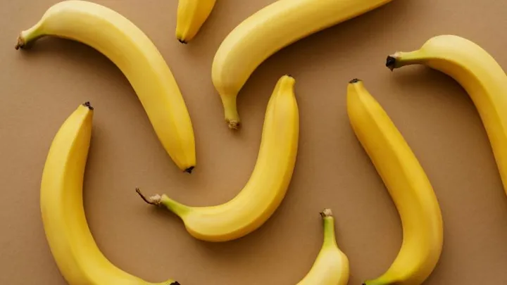 Jakkes! Dit betekent het als er een witte stip op je banaan zit