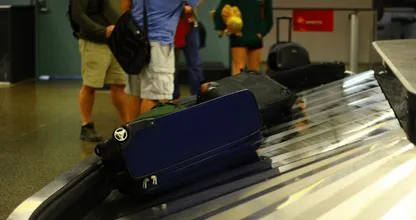 Vliegvakantie geboekt? Zó zorg je ervoor dat jouw koffer als eerste op de bagageband ligt!
