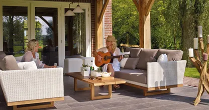 Klaar voor de zomer: zo verwijder je schimmelvlekken uit tuinkussens