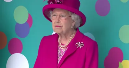 Zo kiest koningin Elizabeth haar outfits uit