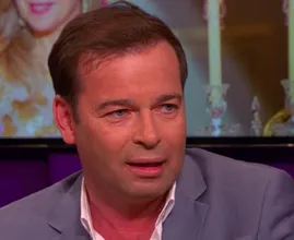 Deze presentator volgt Peter van der Vorst op in 'Ziet Sterren'