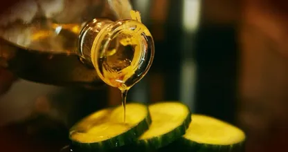 Warum inzwischen fast jeder täglich einen Löffel Olivenöl zu sich nimmt. Das Ergebnis ist enorm!