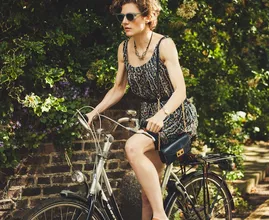 Vanaf vandaag mag het écht niet meer: €95 boete voor appen op de fiets