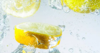 Migraine verdwijnt onmiddellijk als je dít in je citroenwater doet! Heel goed om eens te proberen.
