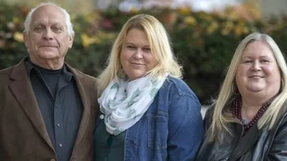 Bijzonder: dit koppel adopteert de 39-jarige dochter die ze als baby ter adoptie opgaven