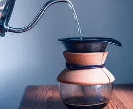 Non buttare i fondi di caffè! Puoi usarlo per queste 7 faccende domestiche