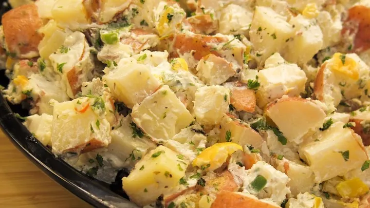 Diesen Fehler machen machen die meisten Menschen beim Zubereiten von Kartoffelsalat... gehörst du auch dazu?